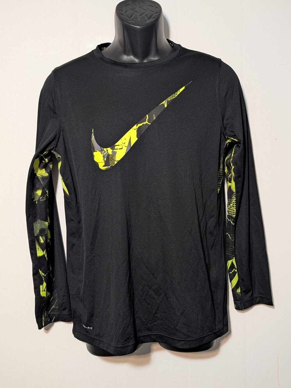 Youth Boys Nike Black Long-Sleeve Dri-FIT Graphic Logo Shirt Yellow Accent XL